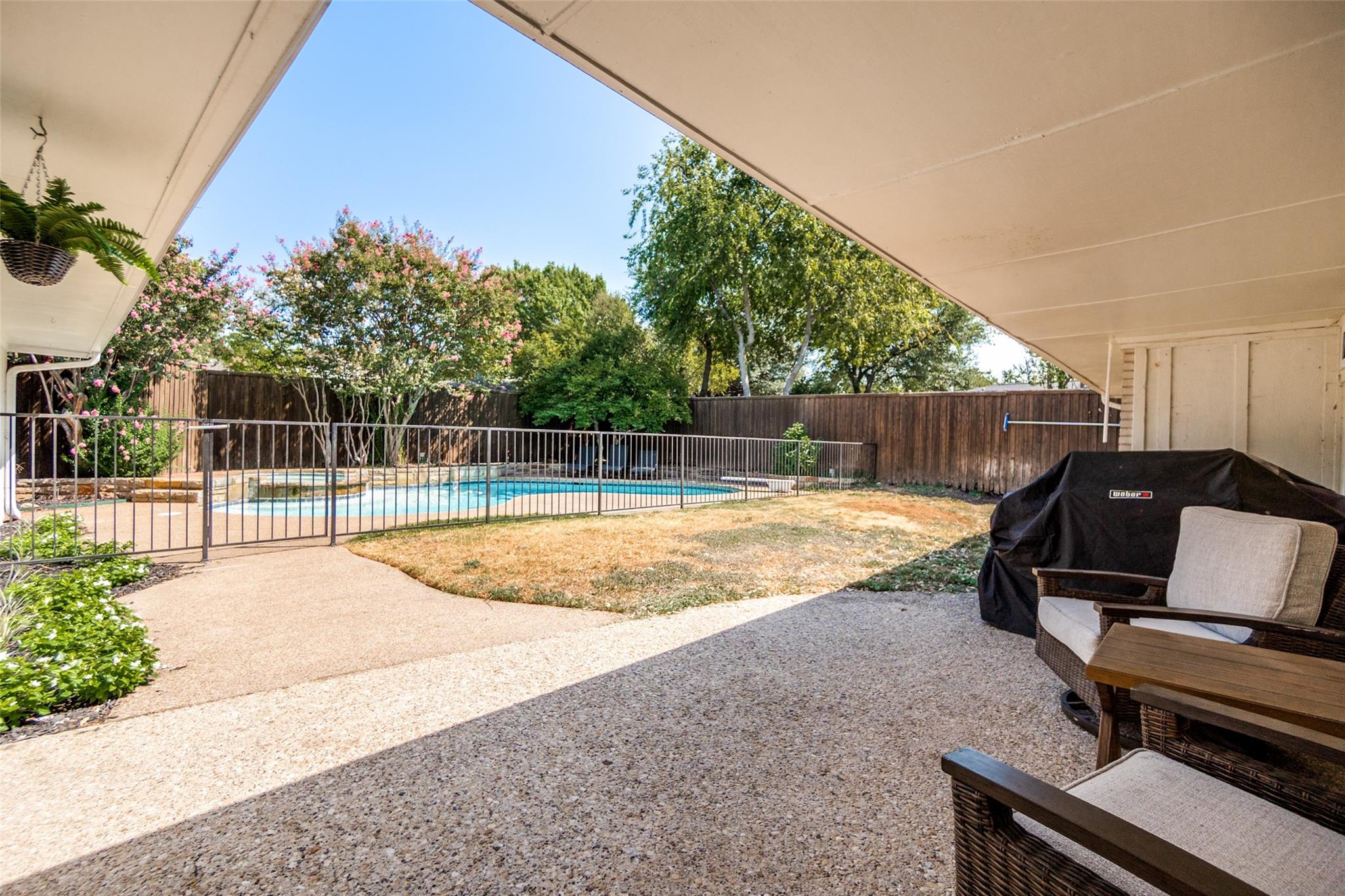 main property photo 28
