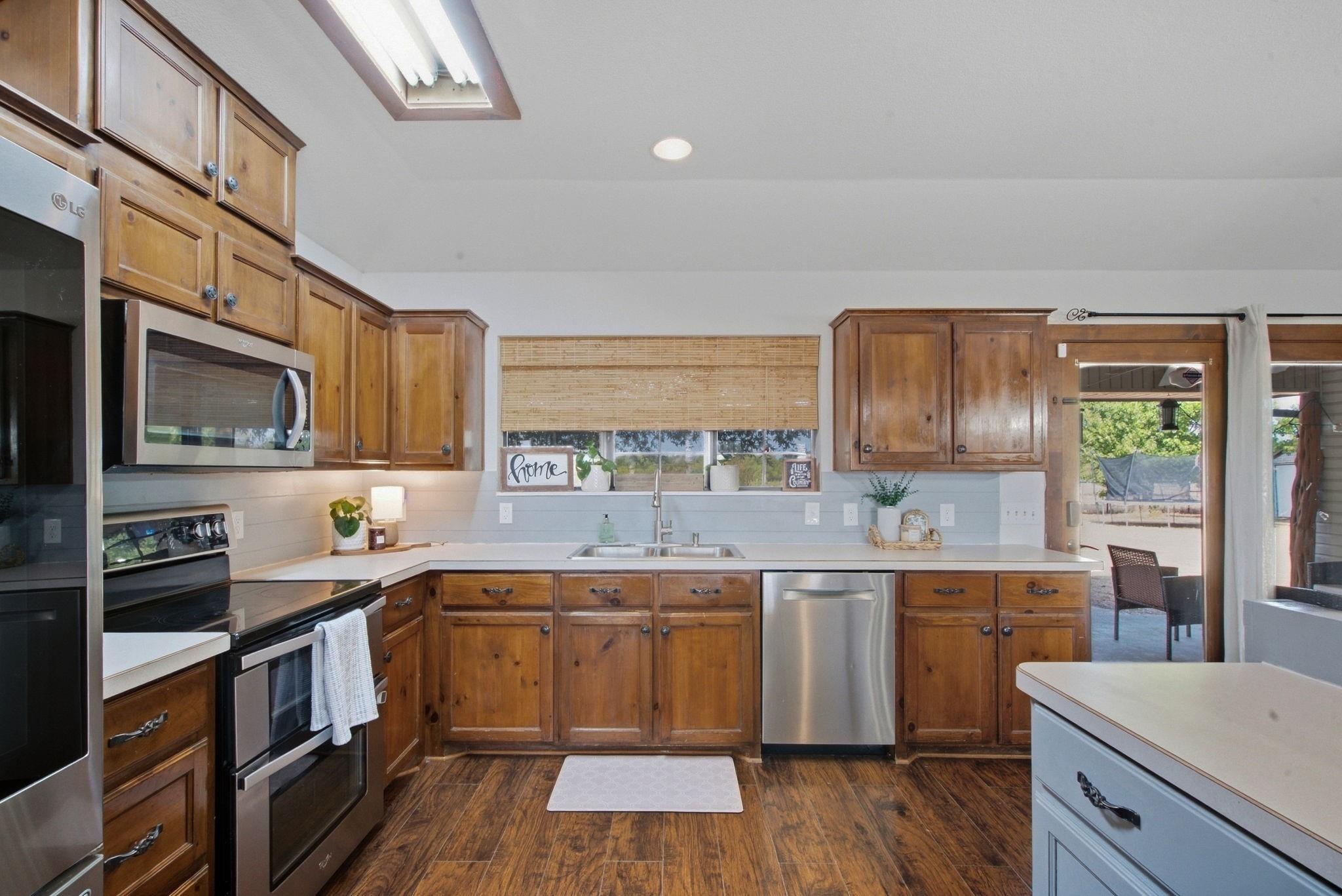main property photo 14