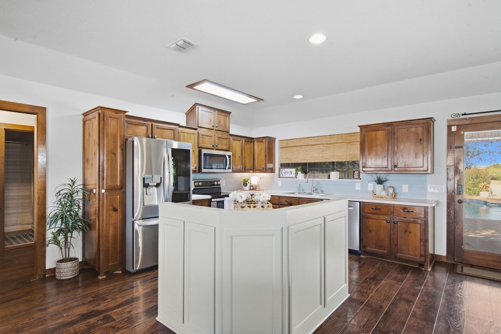 main property photo 15