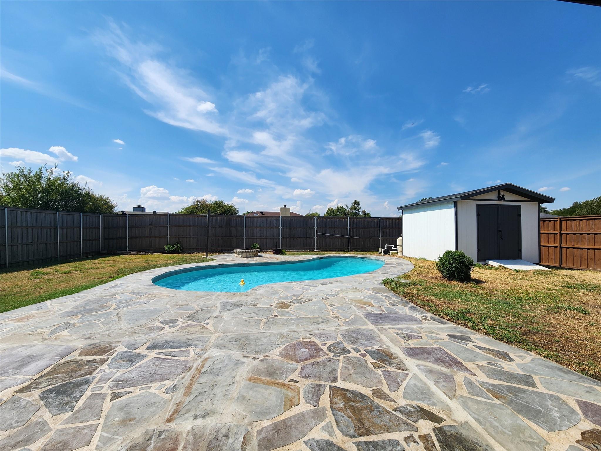 main property photo 30