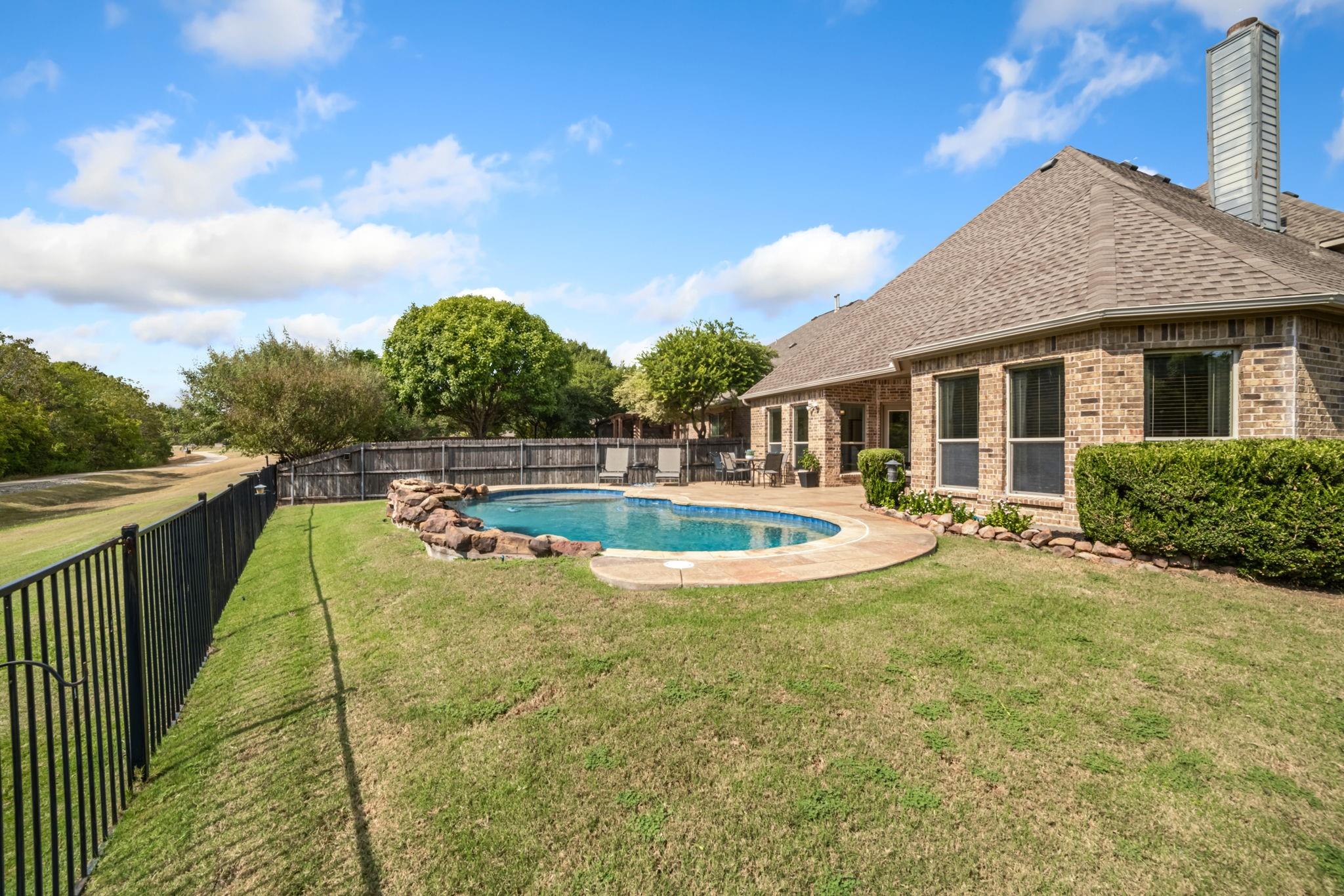 main property photo 22