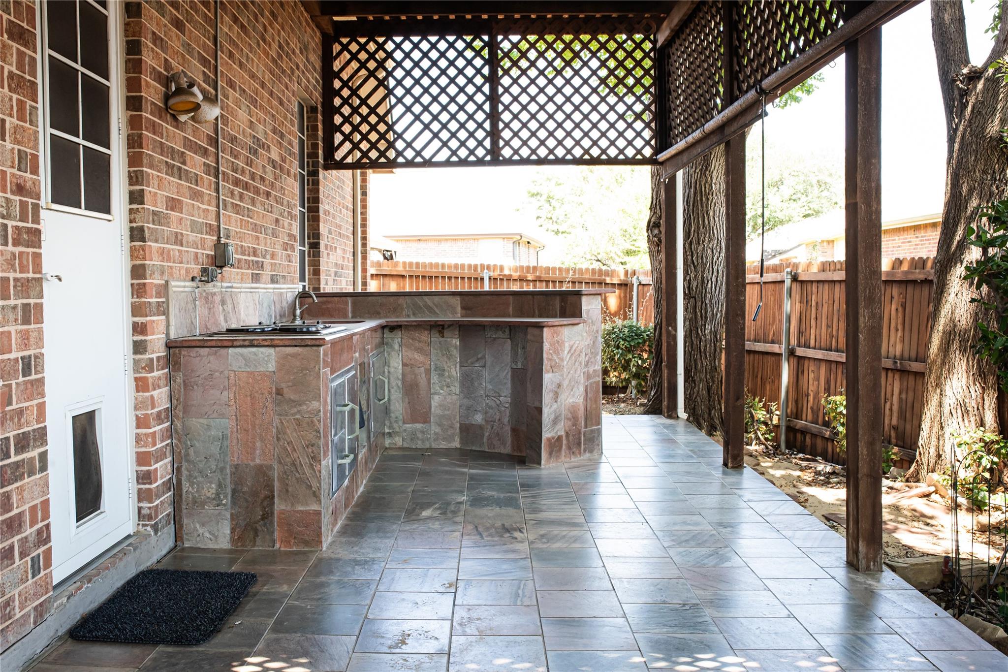 main property photo 28