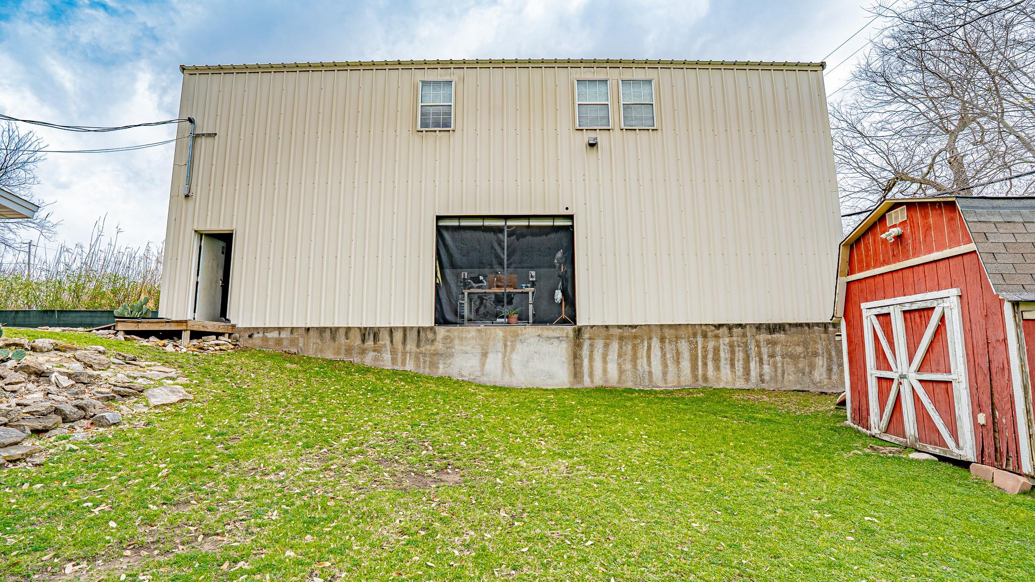 main property photo 28
