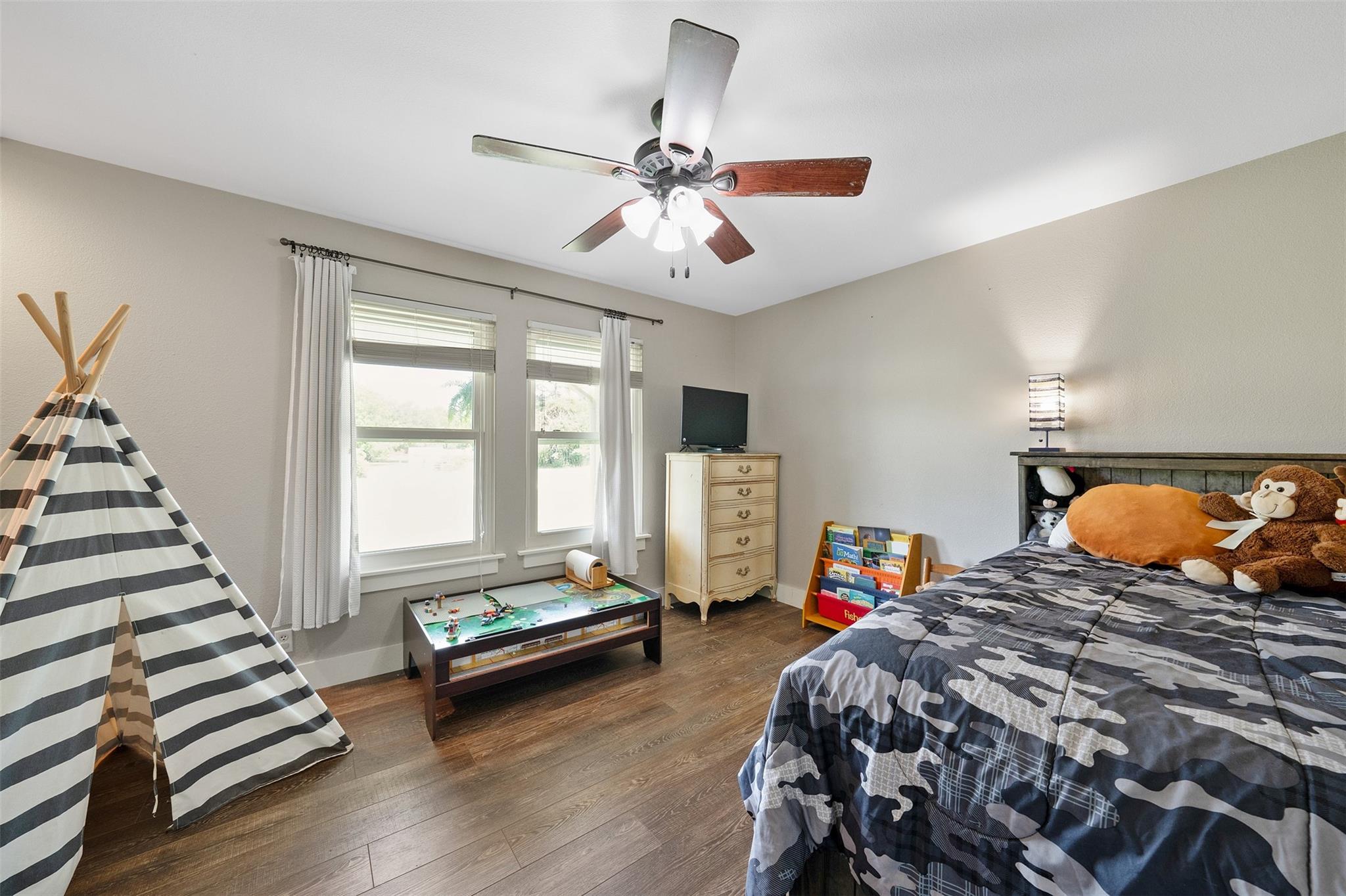 main property photo 28