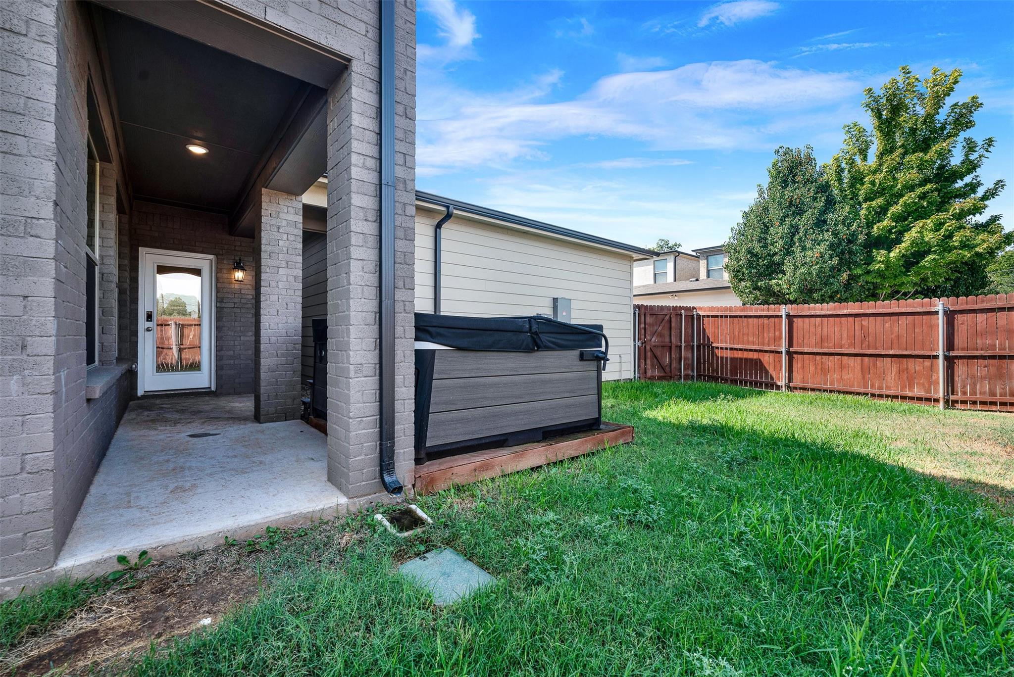 main property photo 30