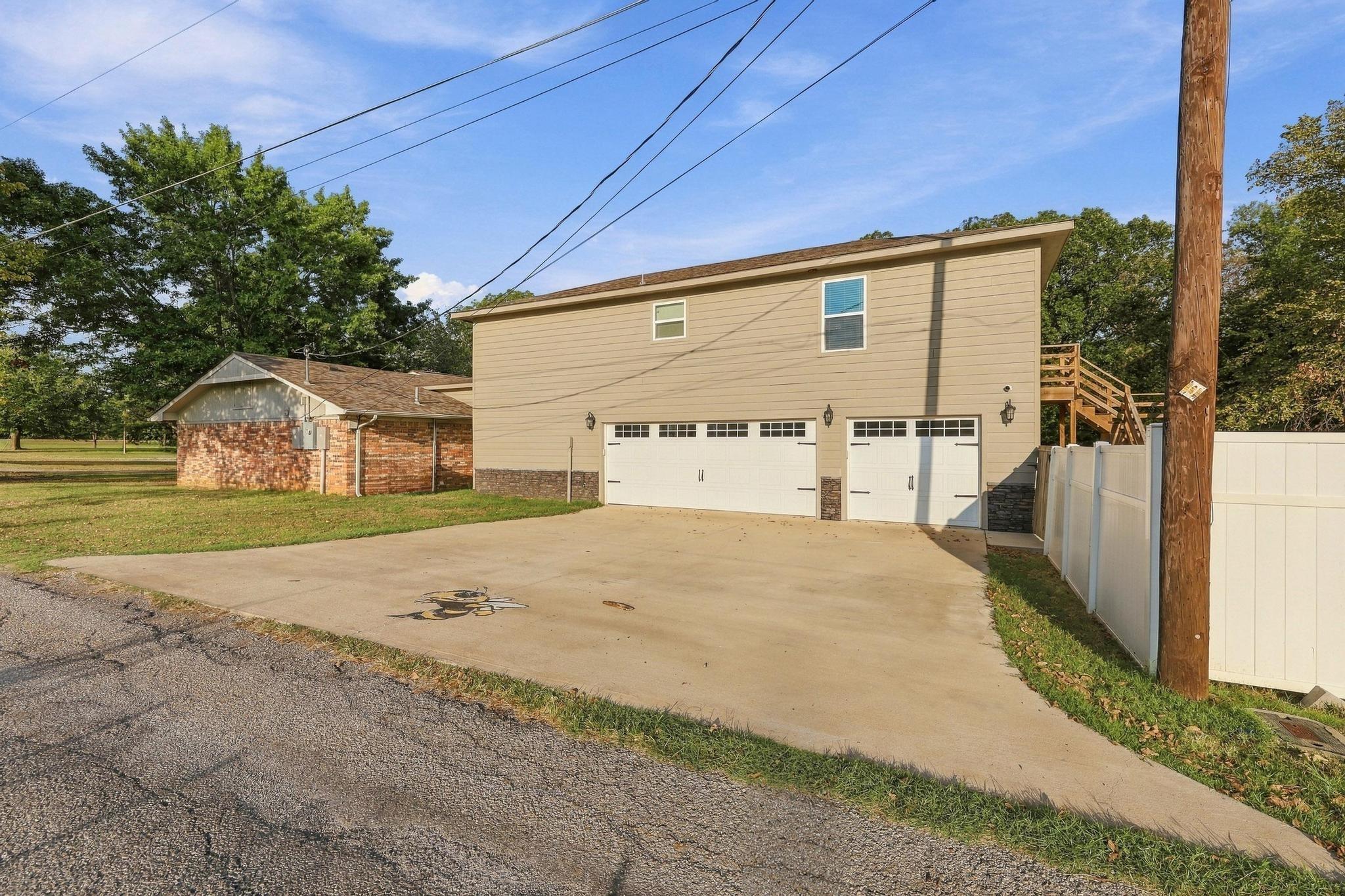 main property photo 30