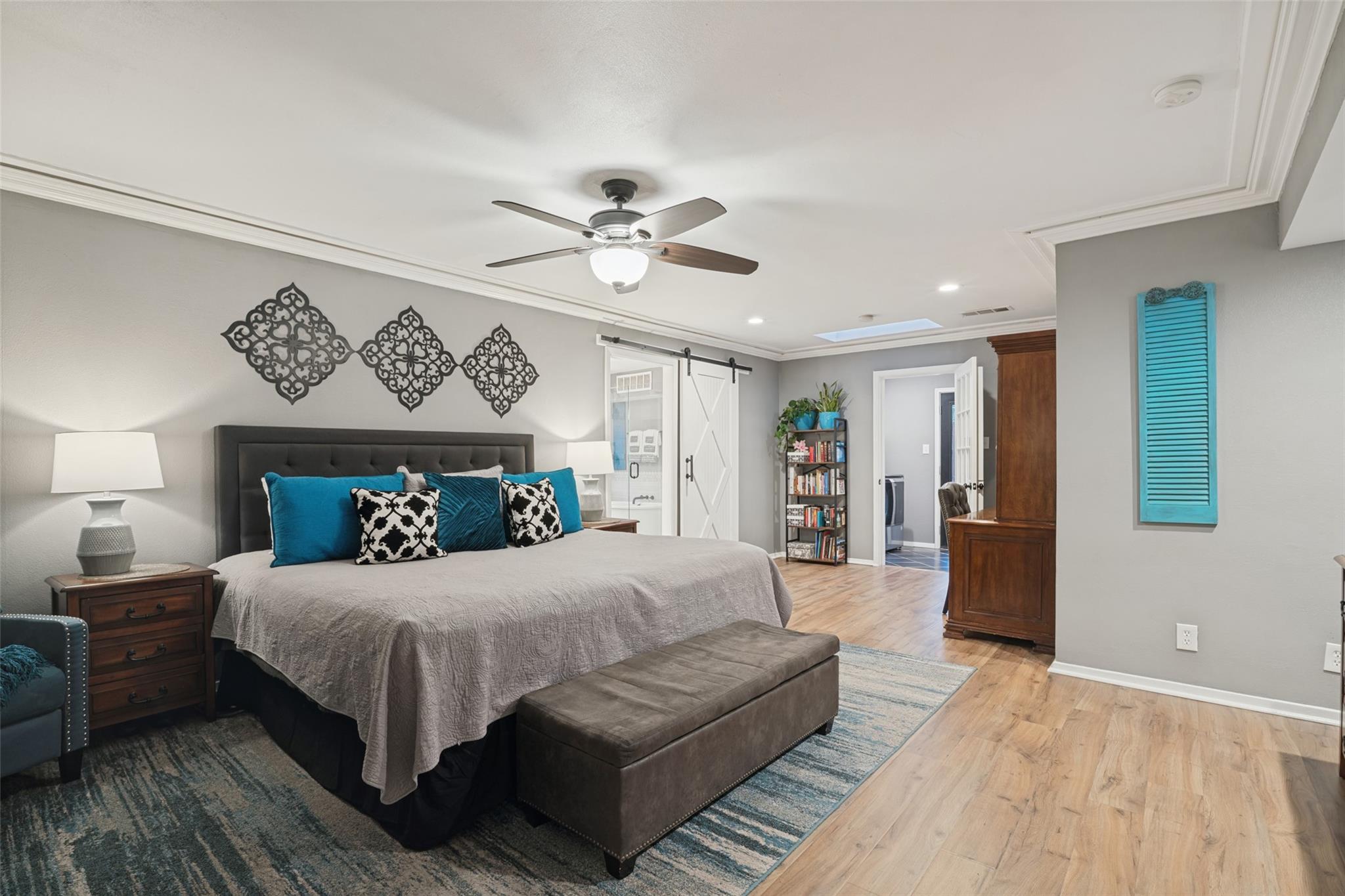 main property photo 13