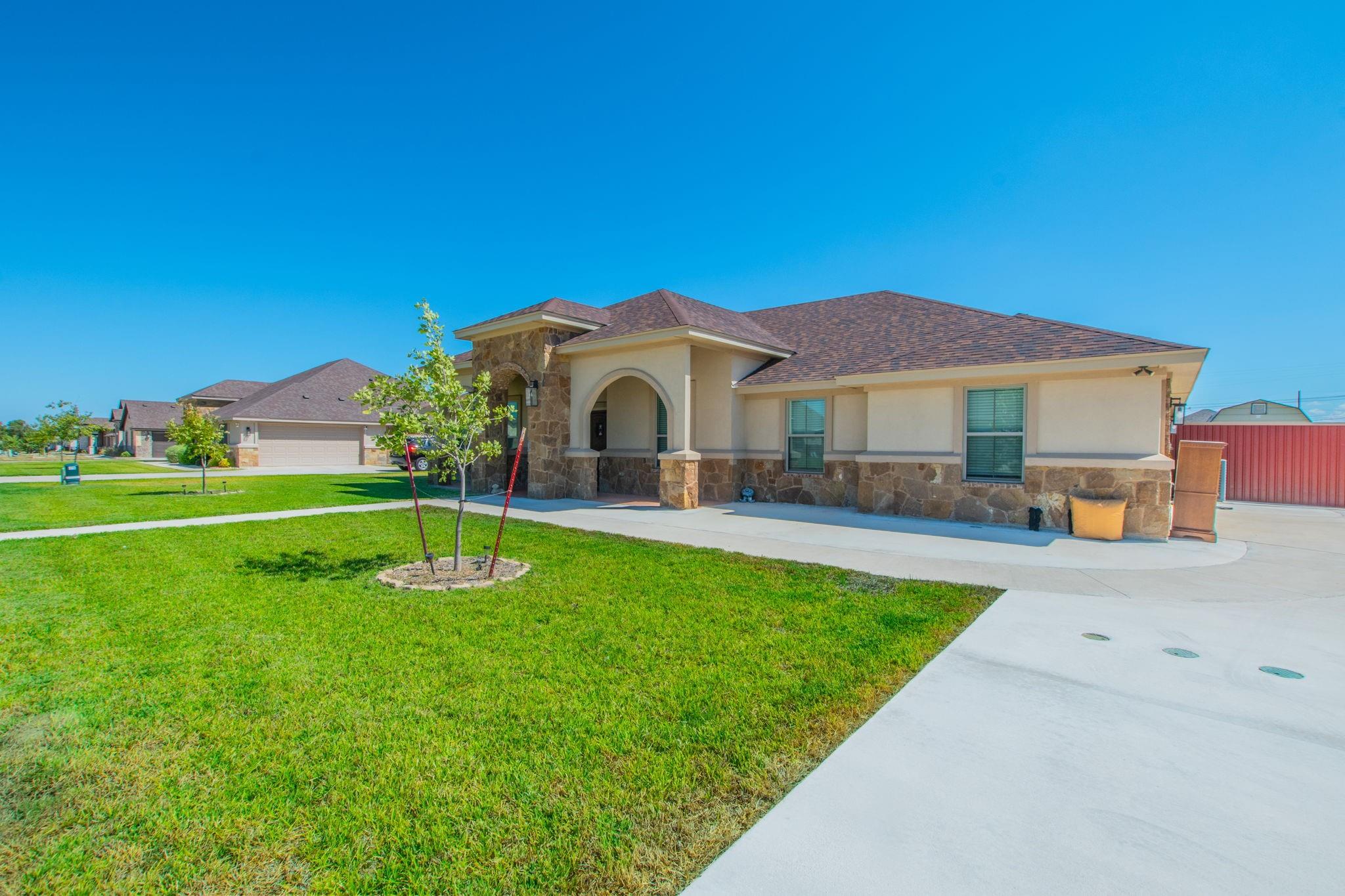 main property photo 12