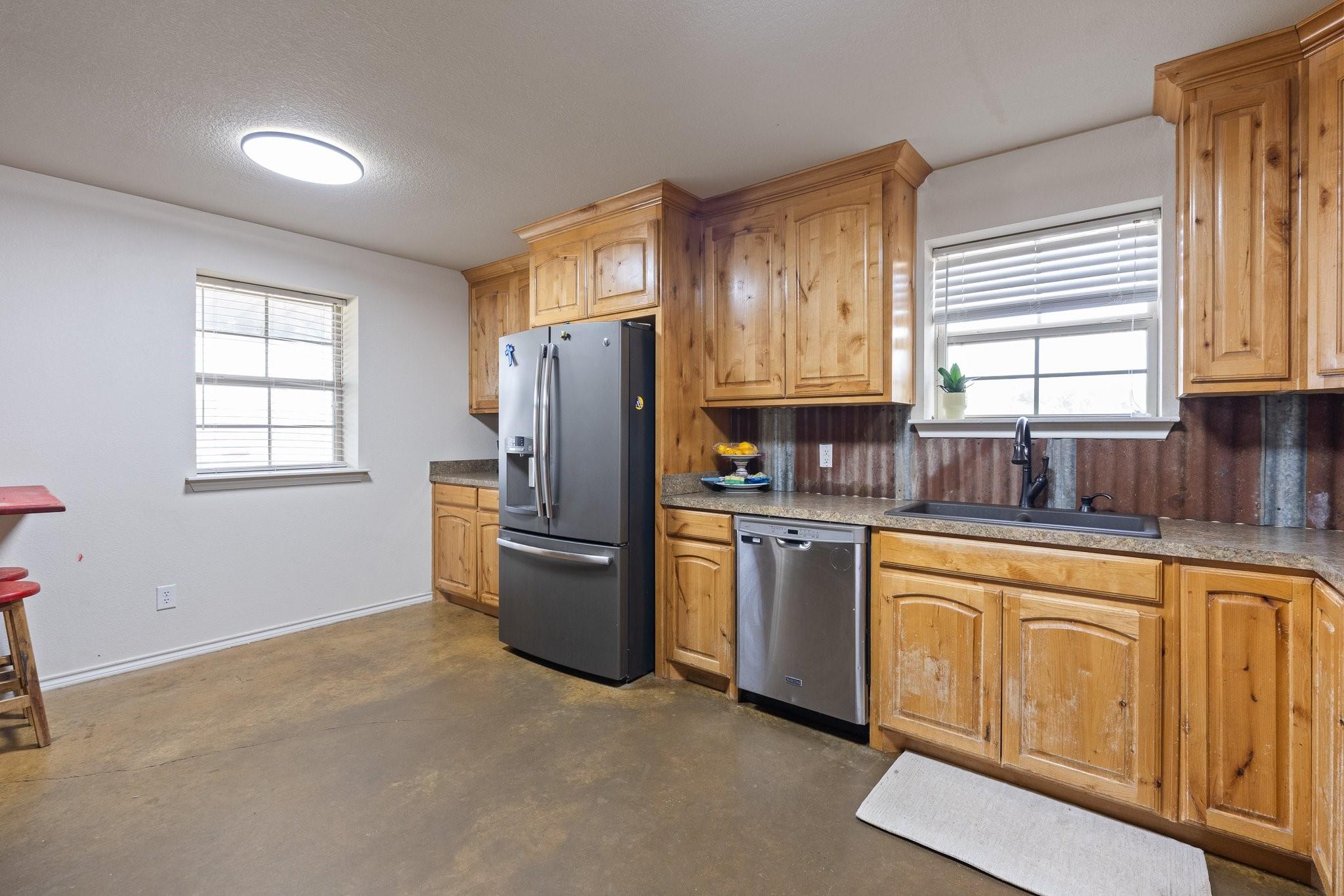 main property photo 14