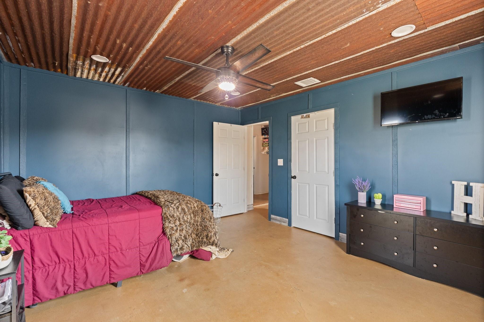 main property photo 26