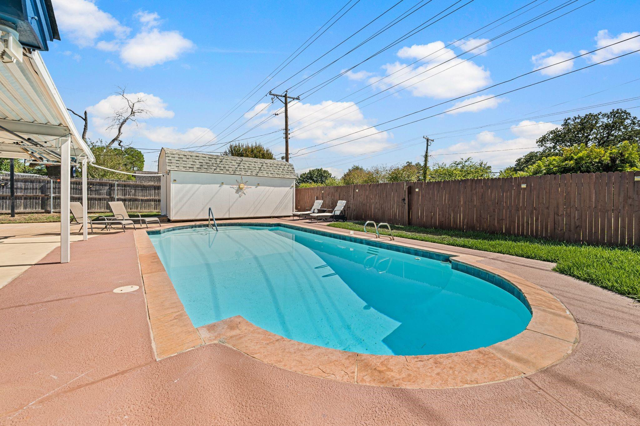 main property photo 28