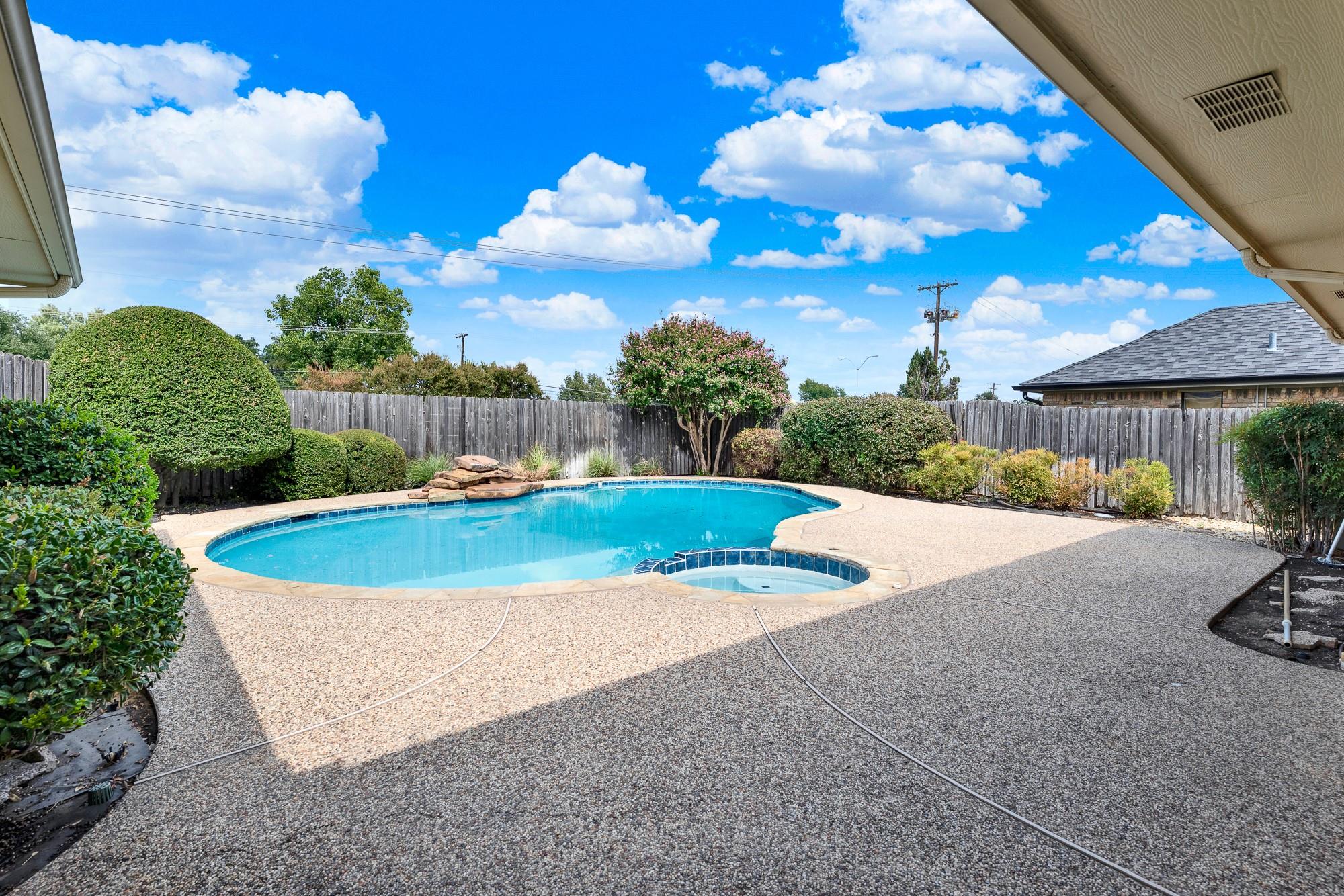 main property photo 35