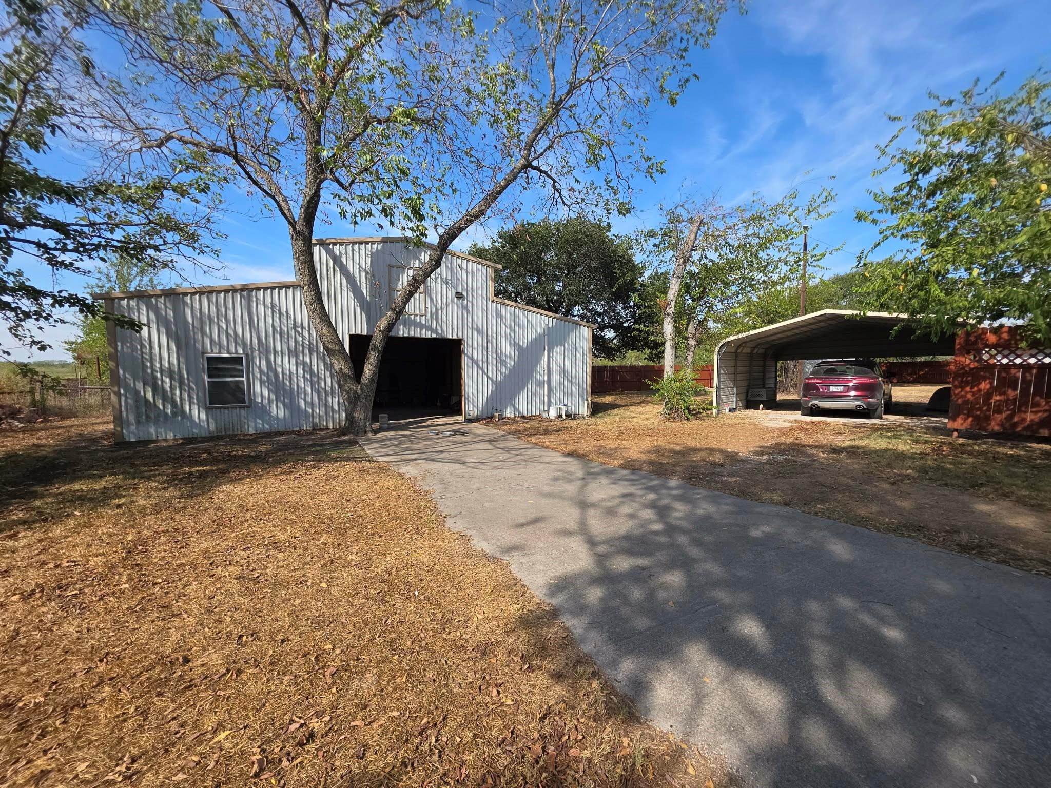 main property photo 30