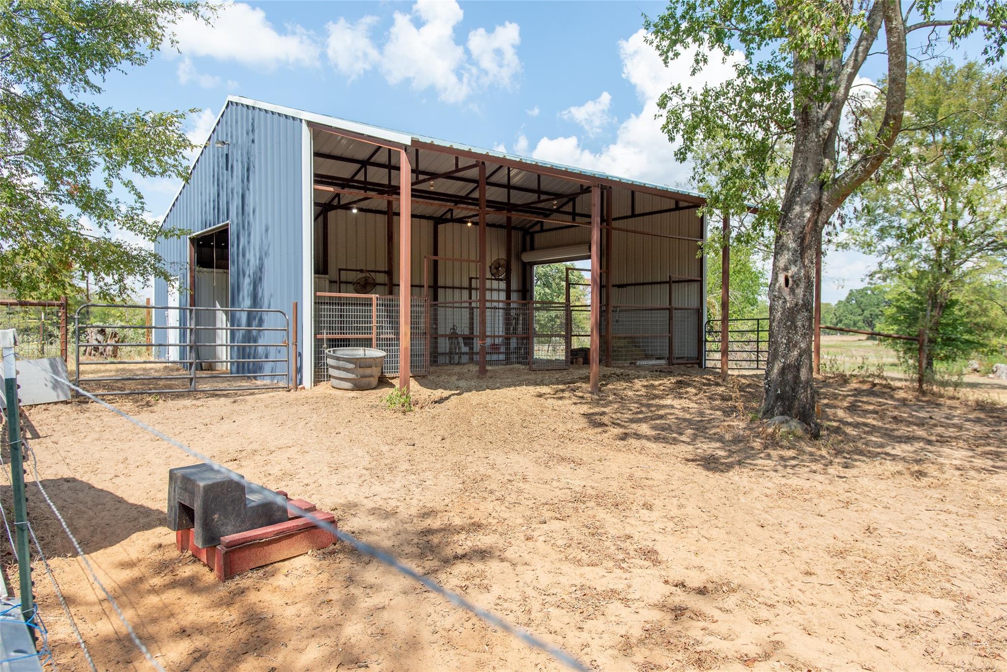 main property photo 25