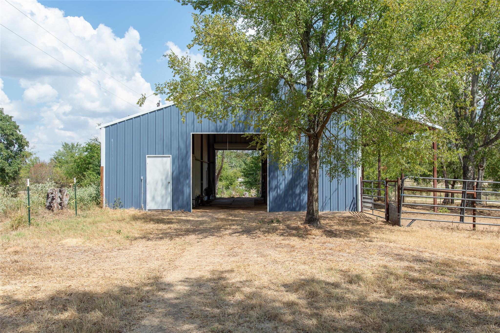 main property photo 28