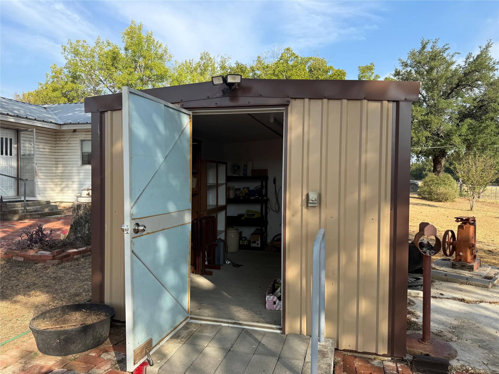 main property photo 26