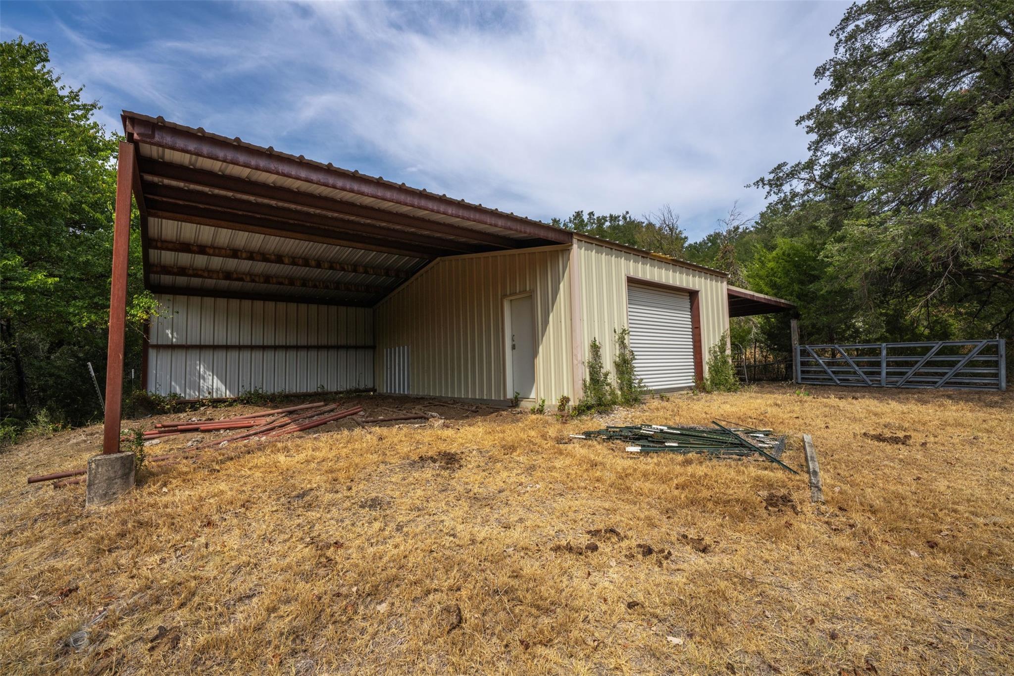 main property photo 28