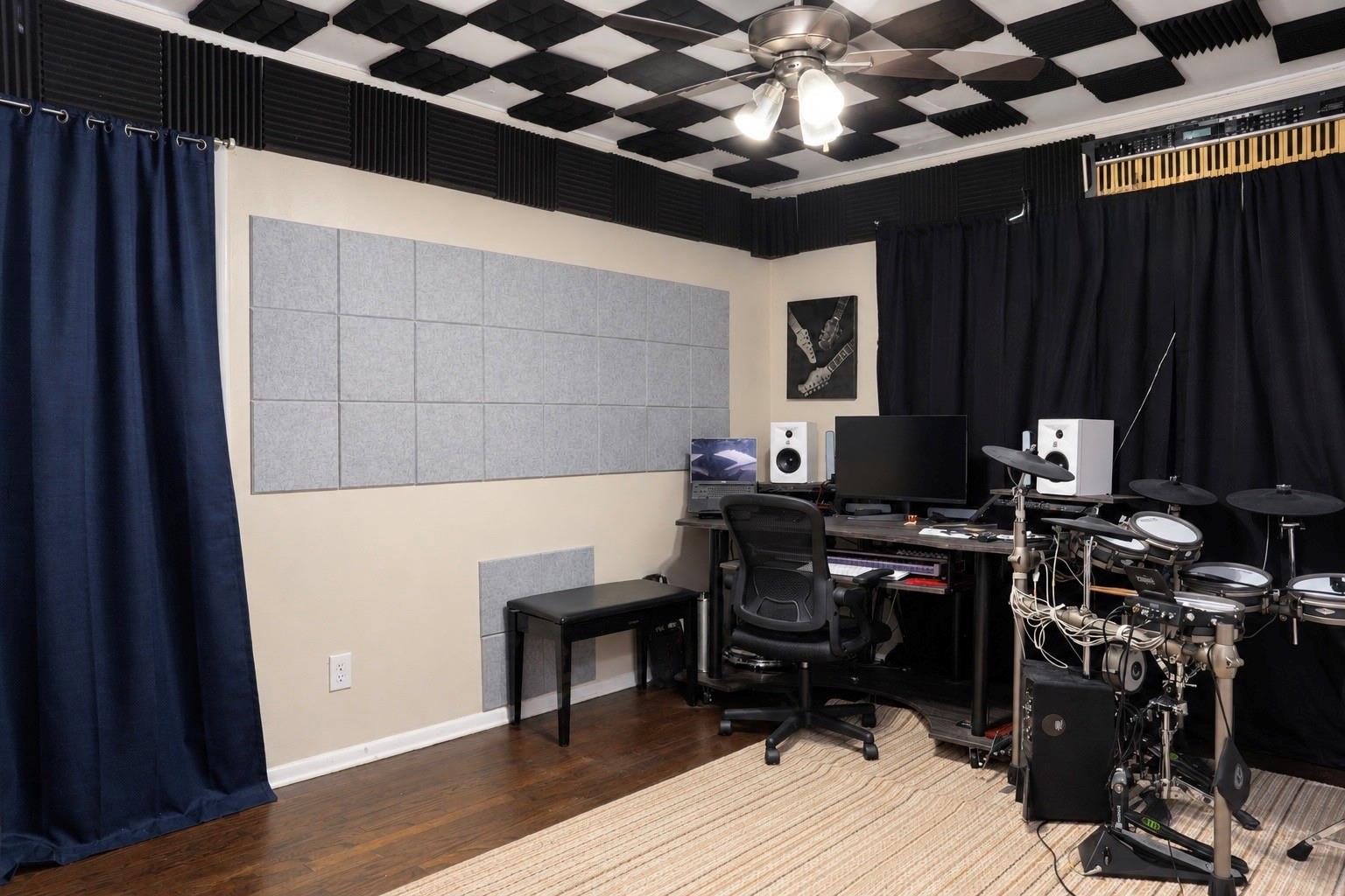 main property photo 12
