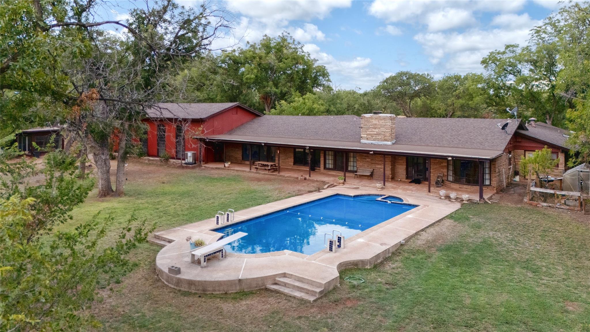 main property photo 3
