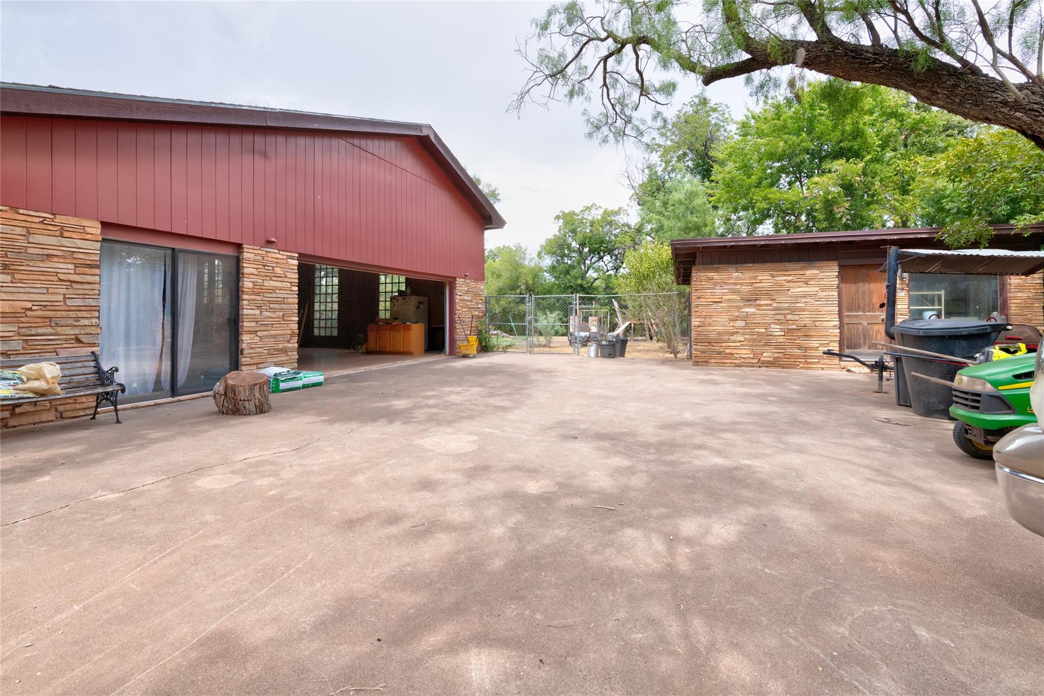 main property photo 32