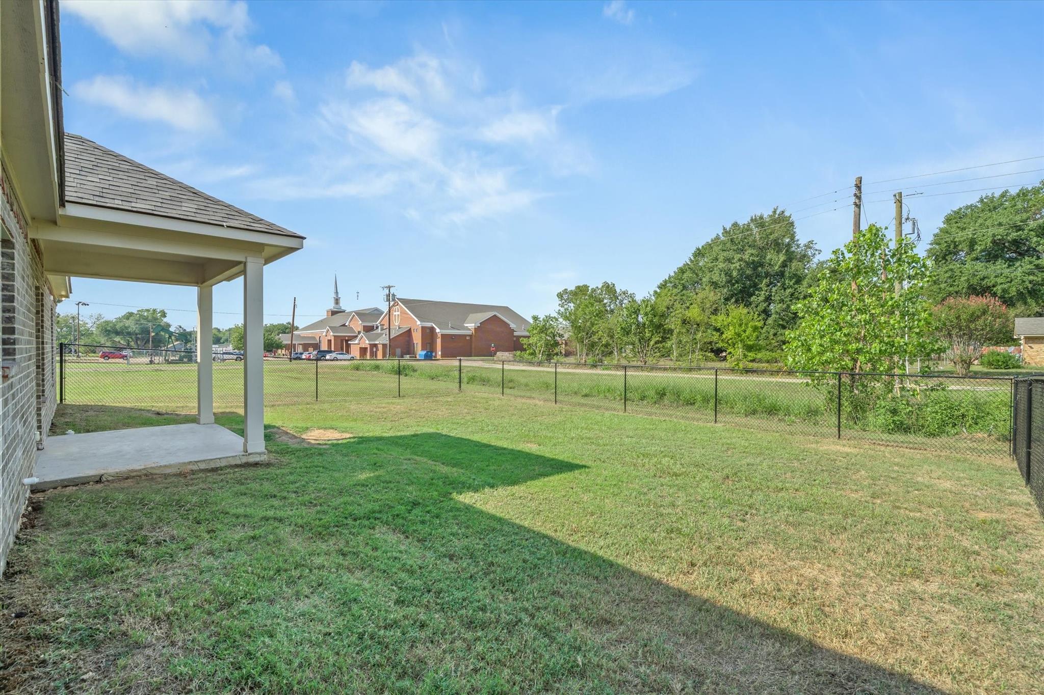 main property photo 28