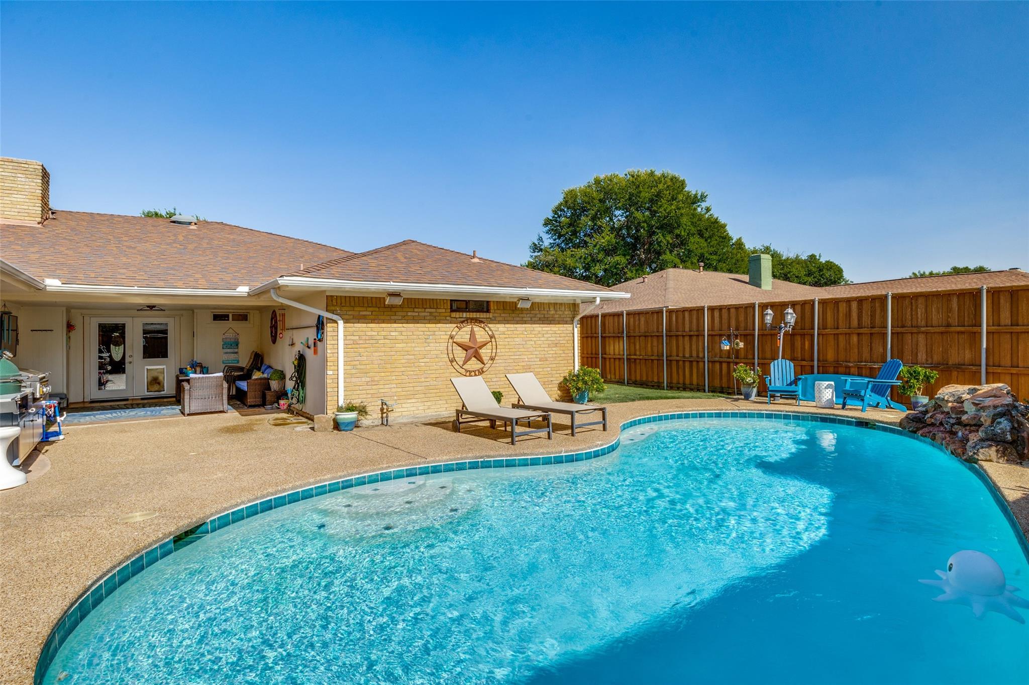 main property photo 22