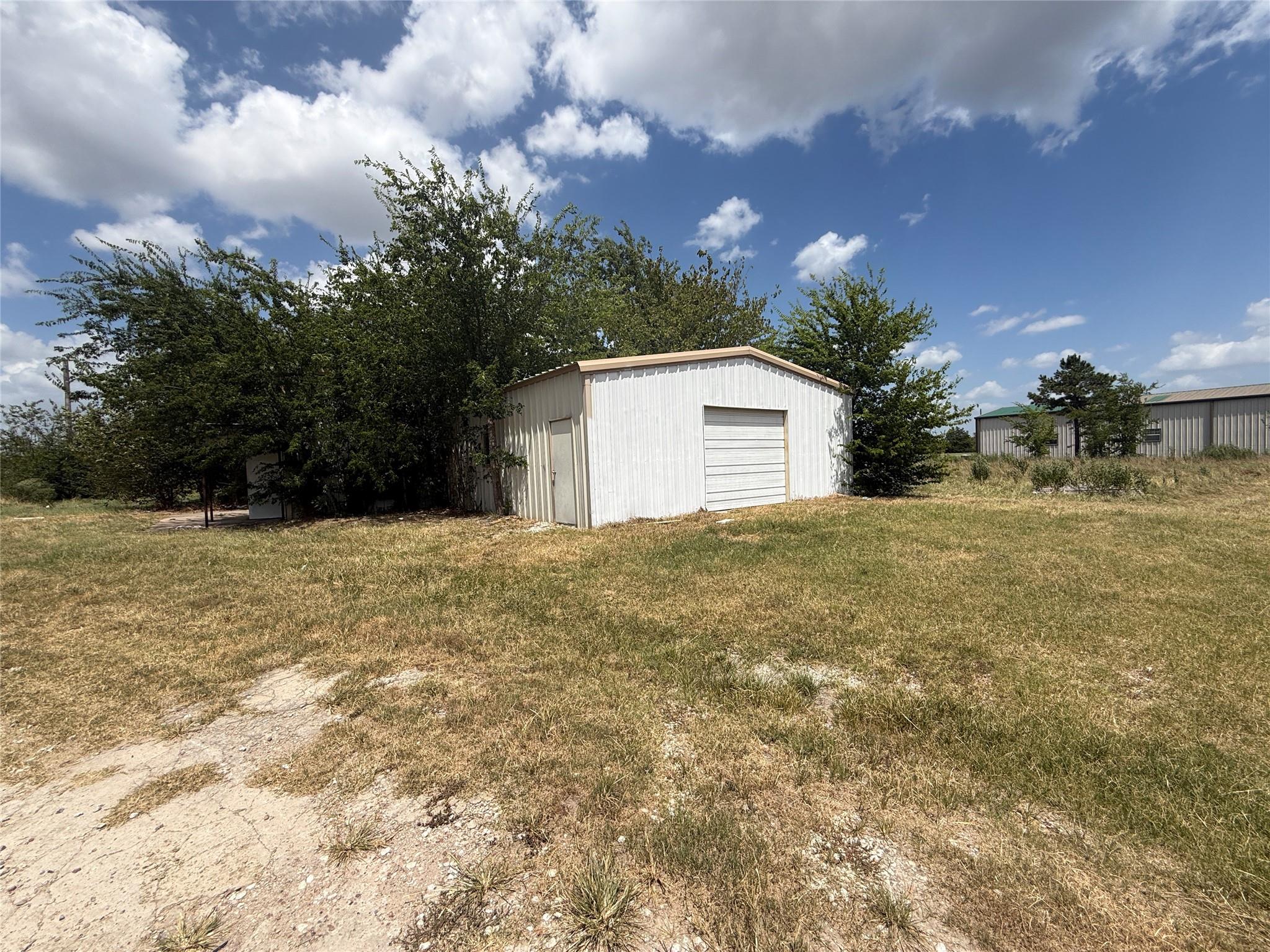 main property photo 27