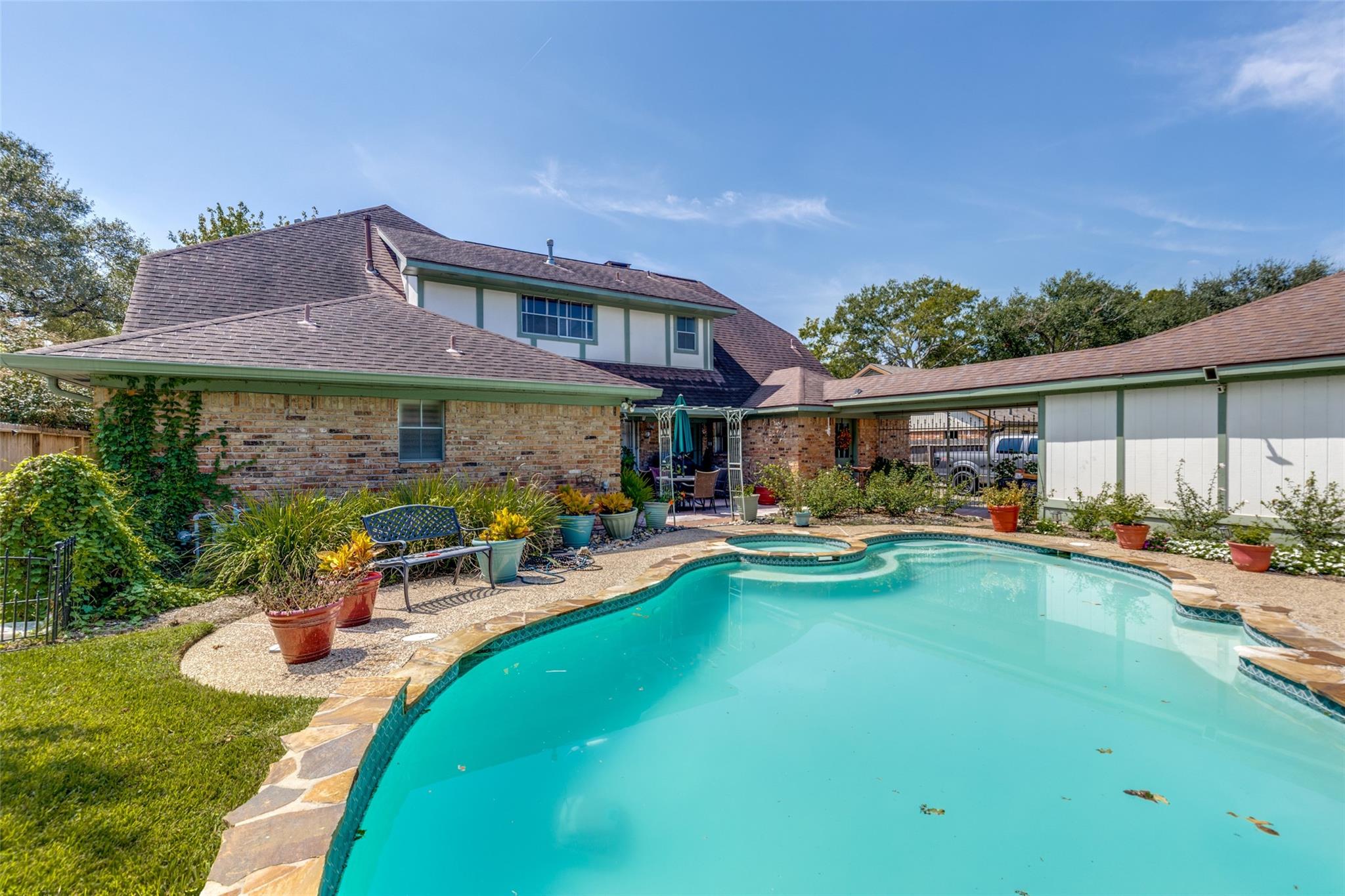 main property photo 22