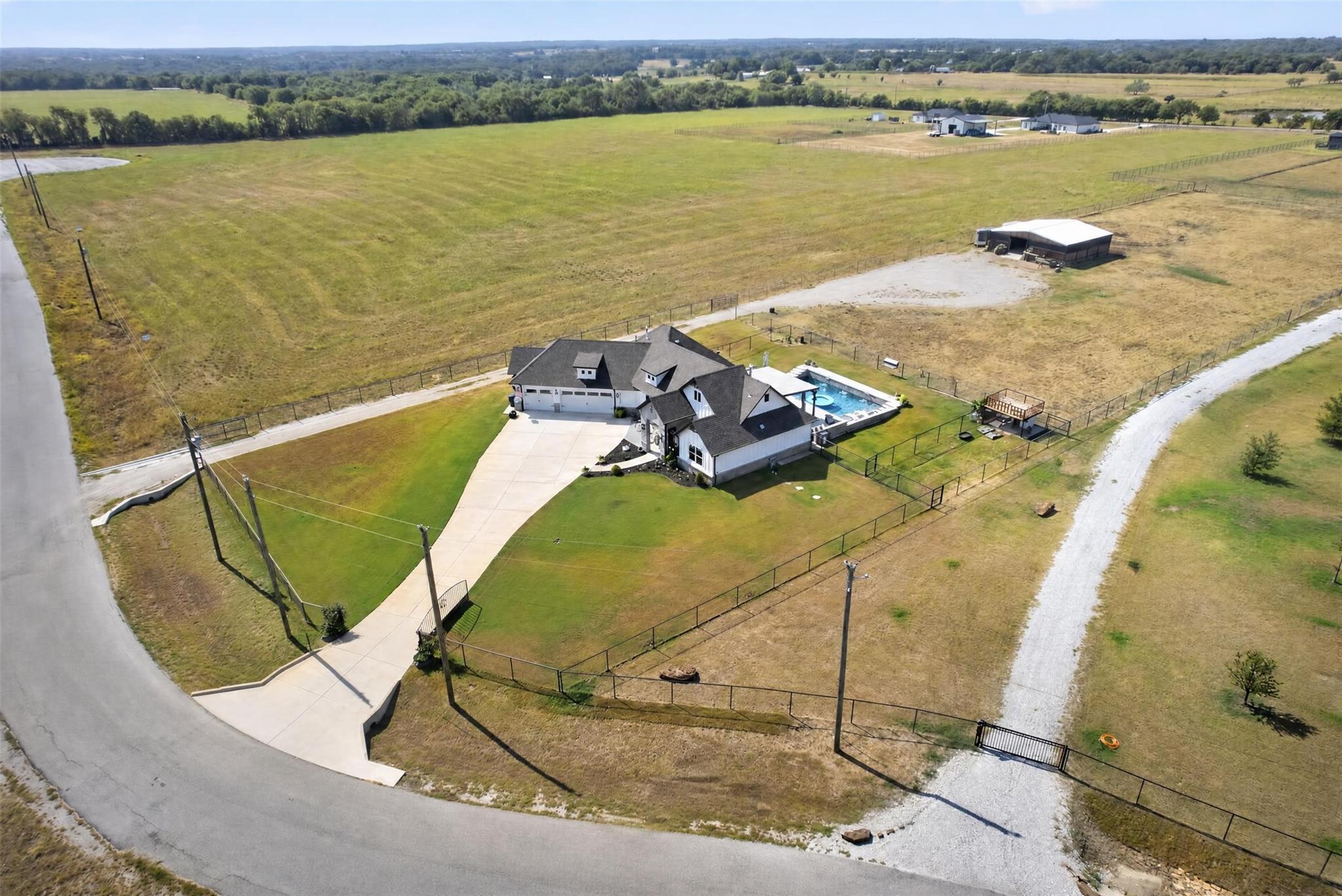 main property photo 36