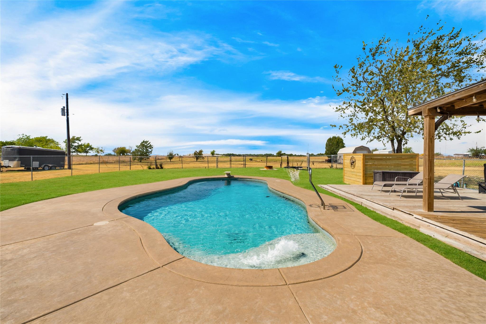 main property photo 31
