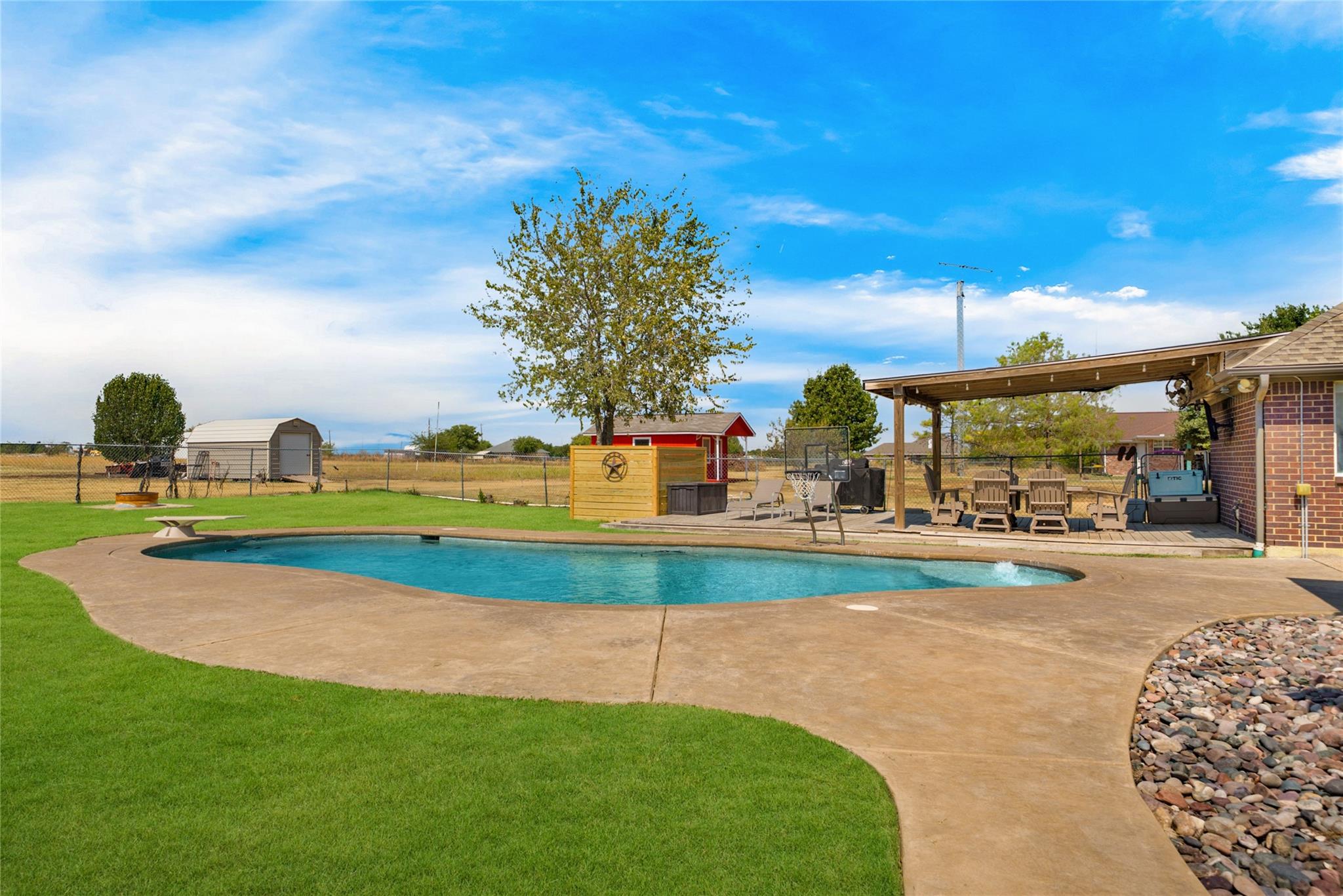 main property photo 32