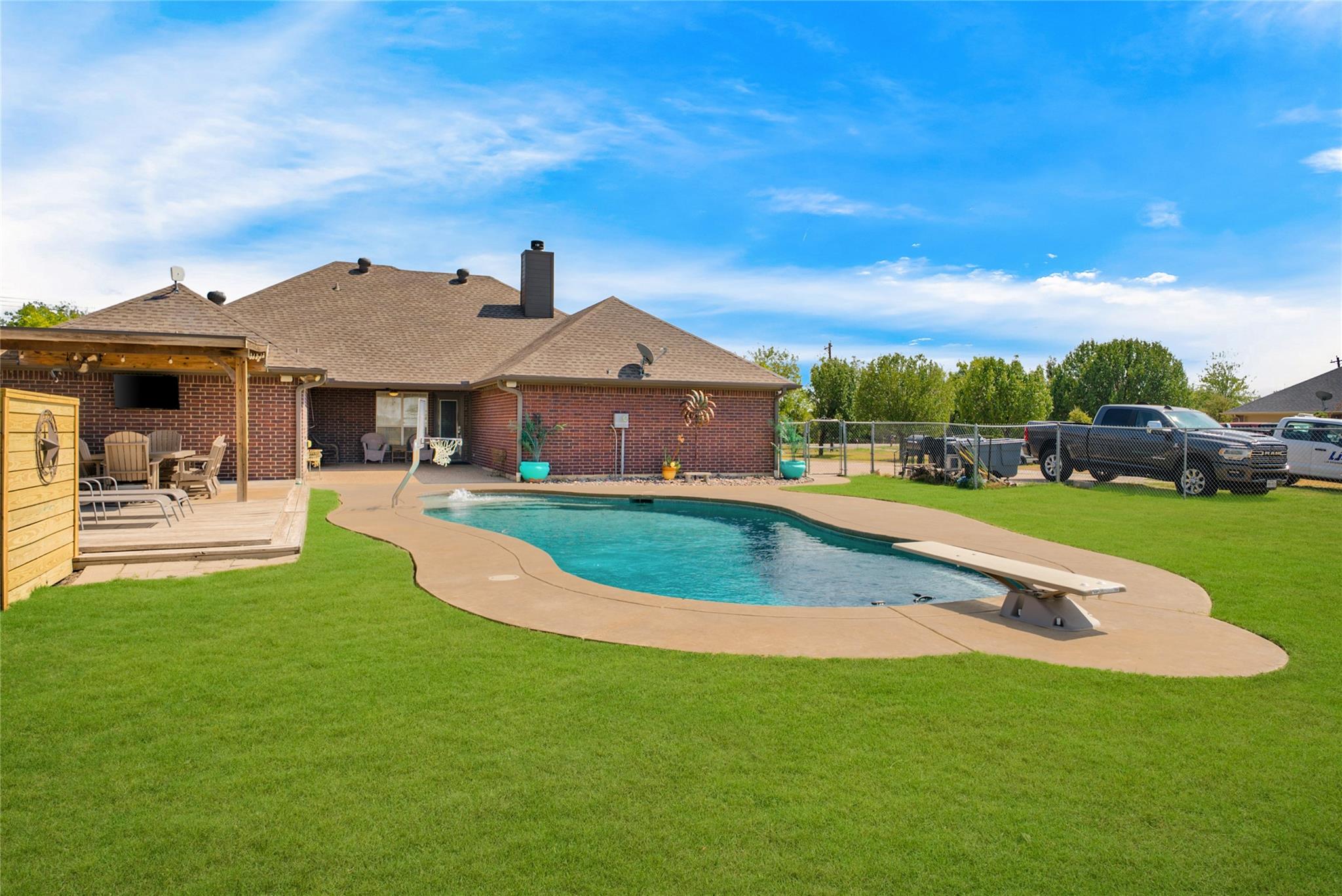 main property photo 35