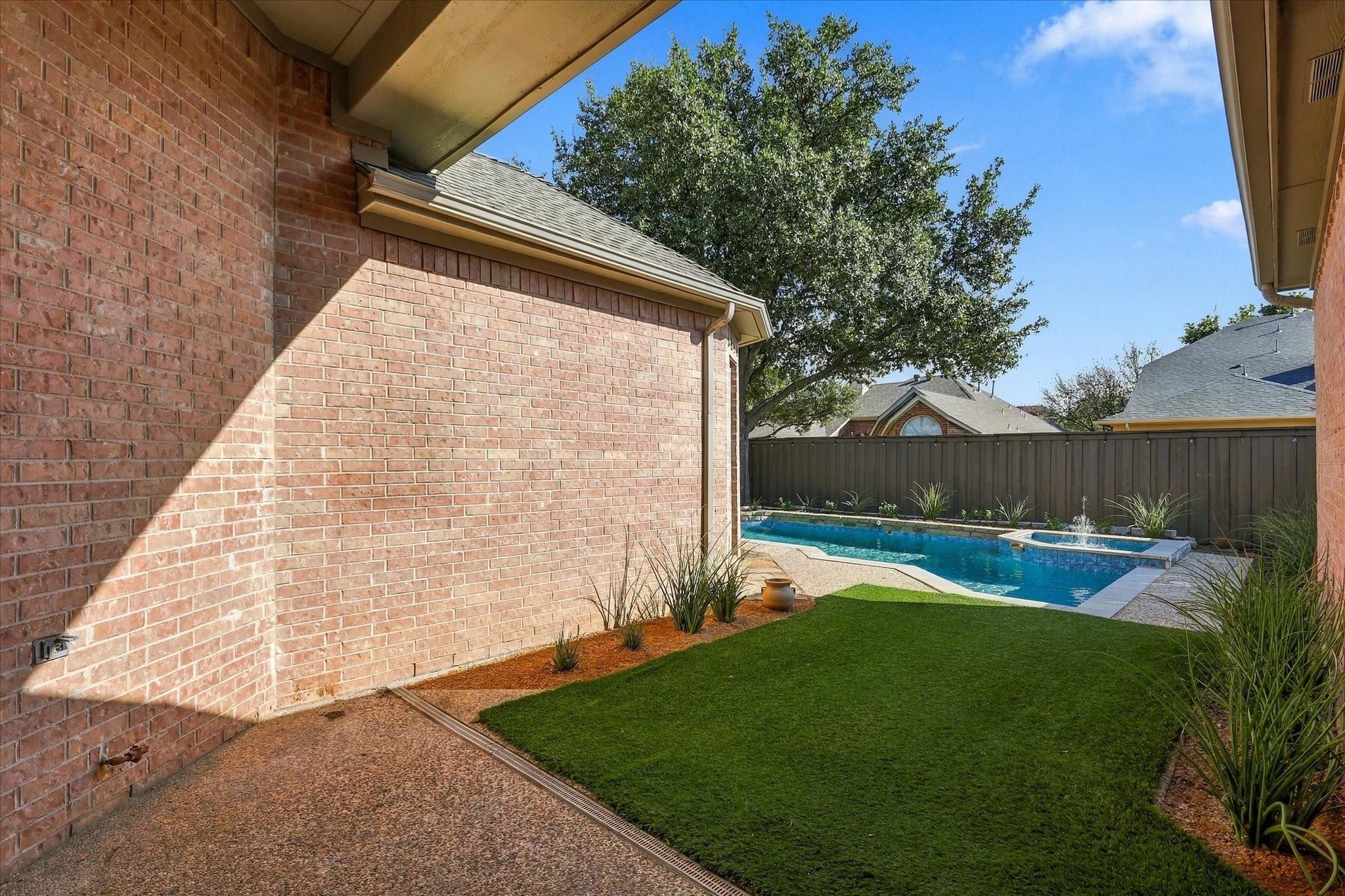 main property photo 31