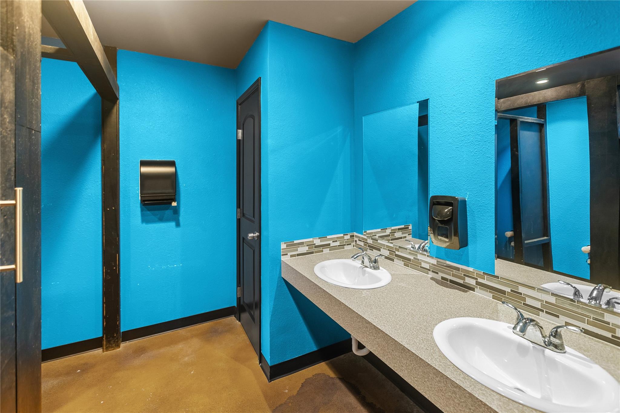 main property photo 6