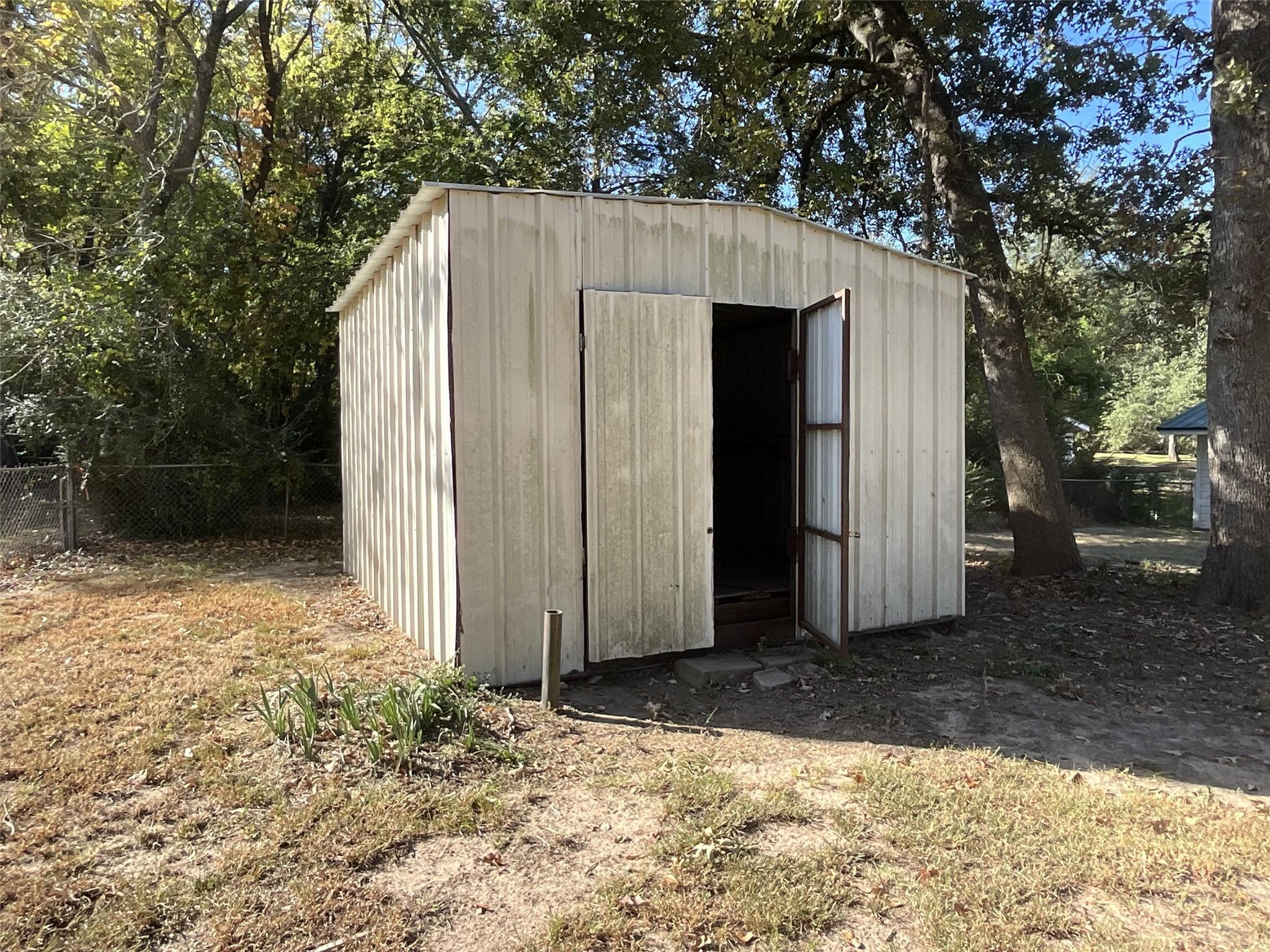 main property photo 11
