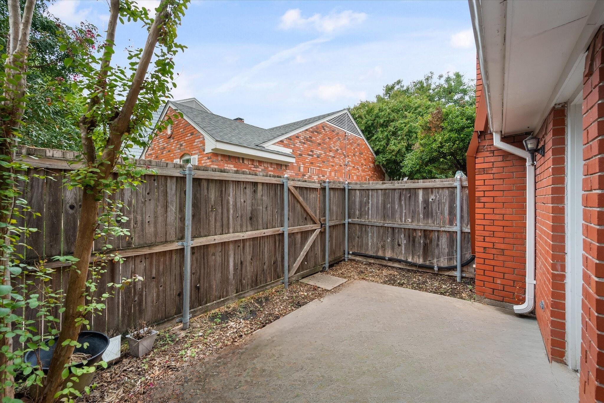 main property photo 11