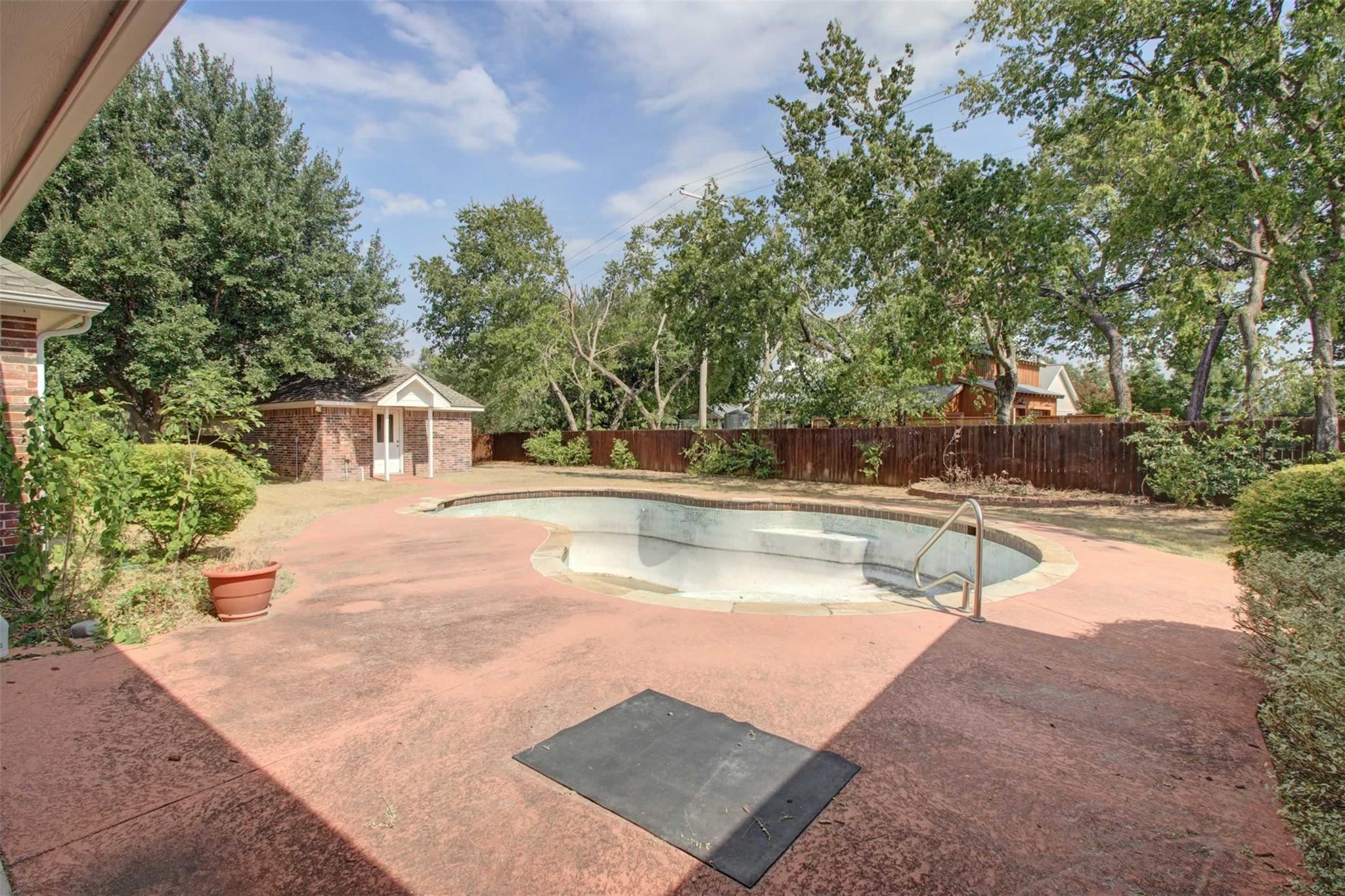 main property photo 20