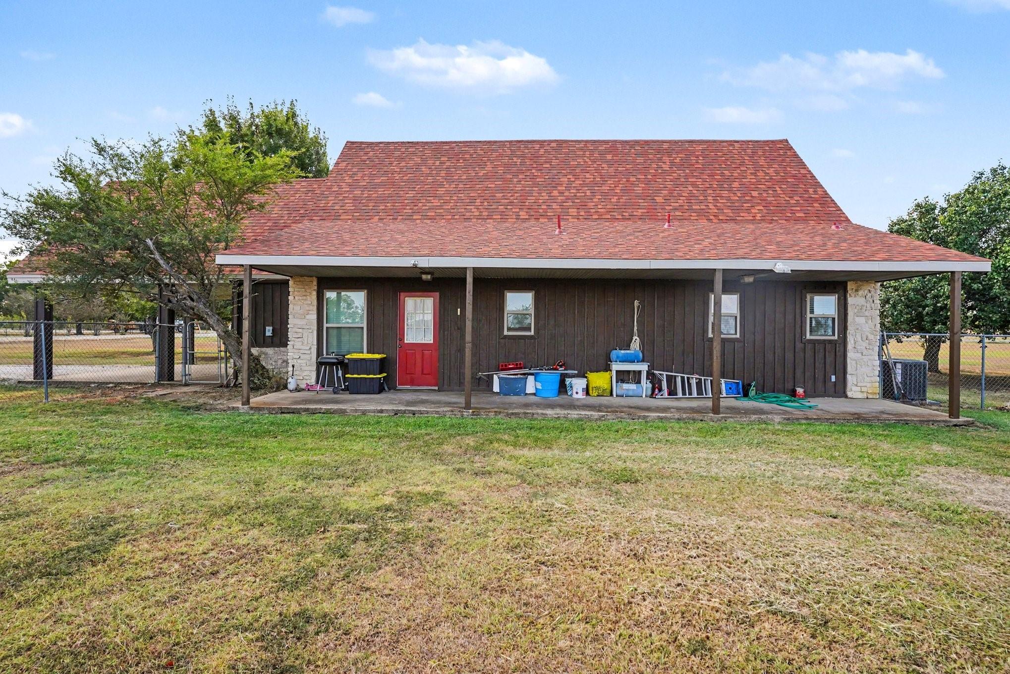 main property photo 28