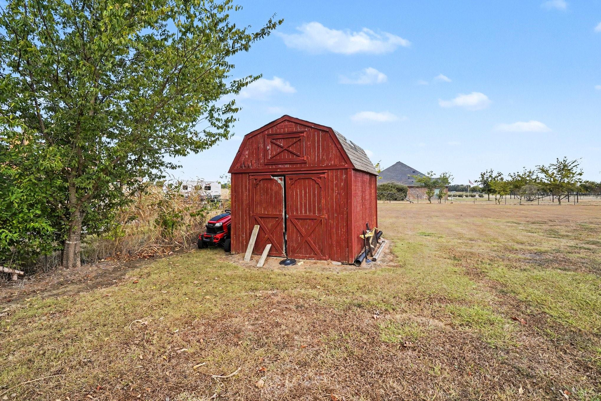 main property photo 30