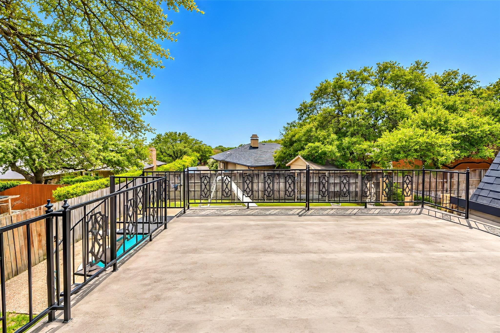 main property photo 18