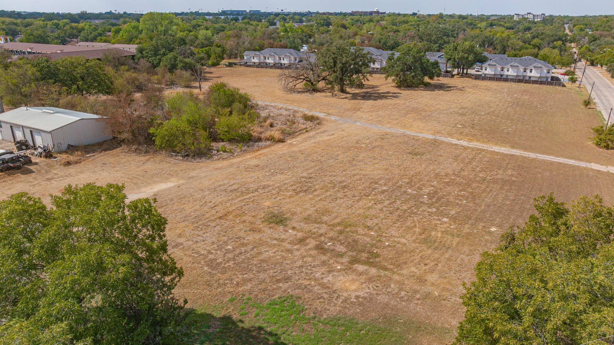 main property photo 17