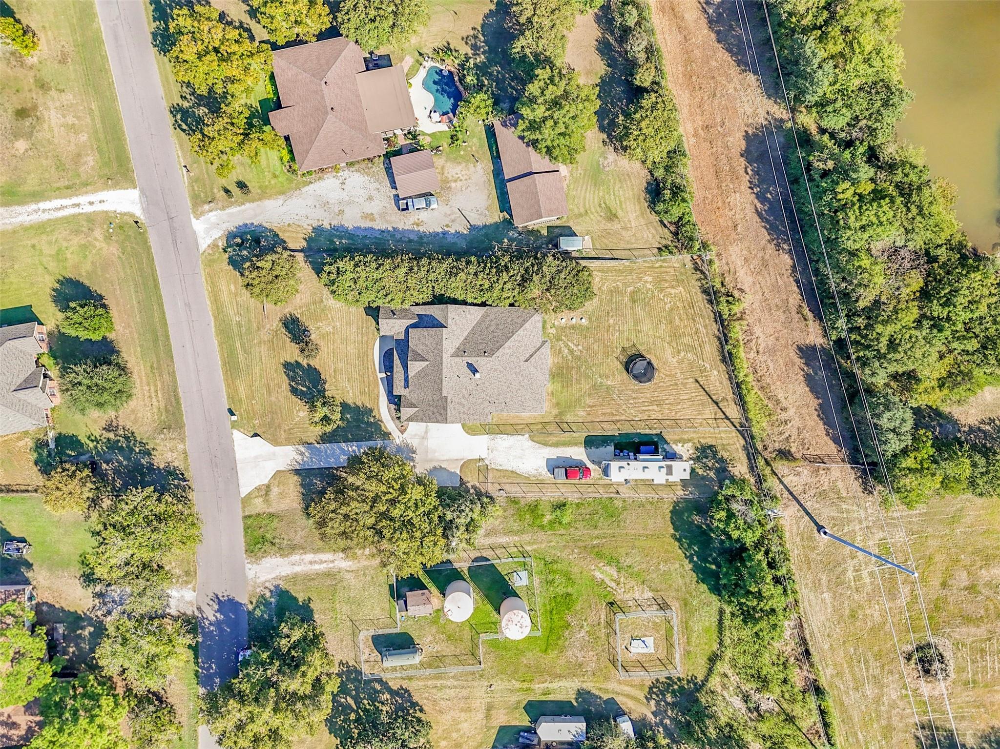 main property photo 38