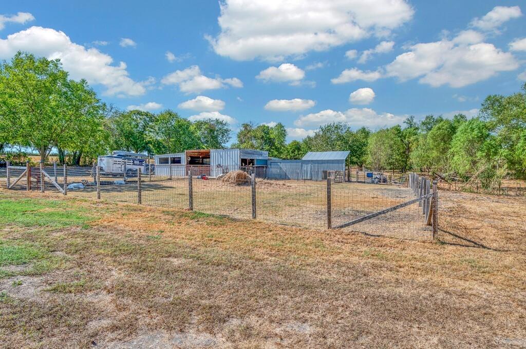 main property photo 28