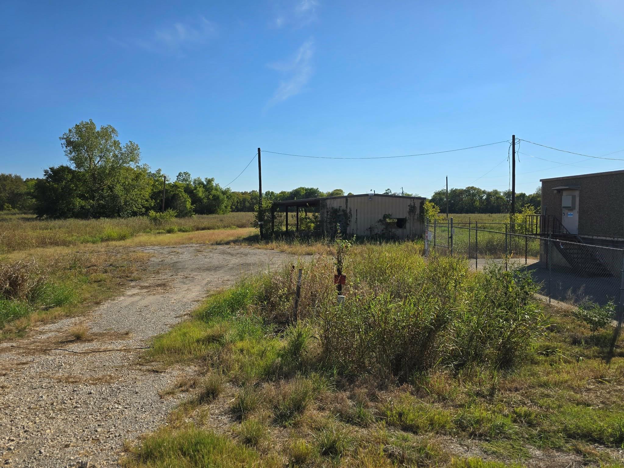 main property photo 28