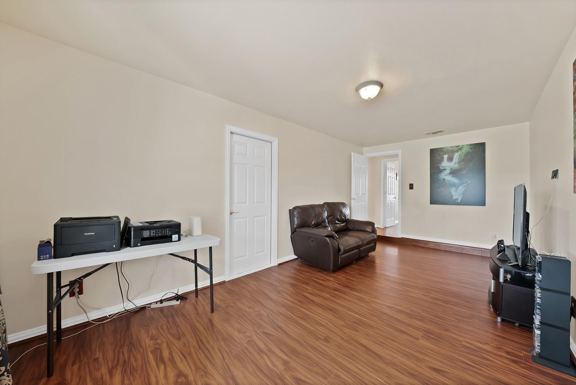 main property photo 26