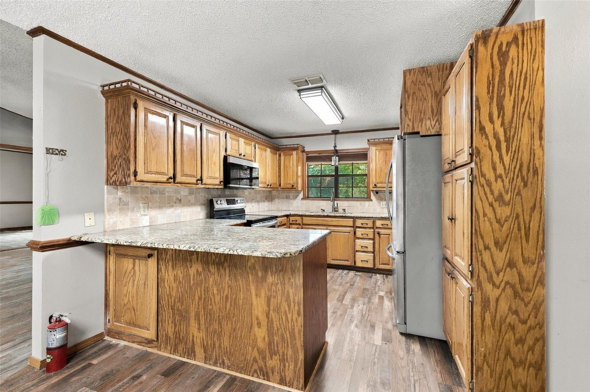 main property photo 5