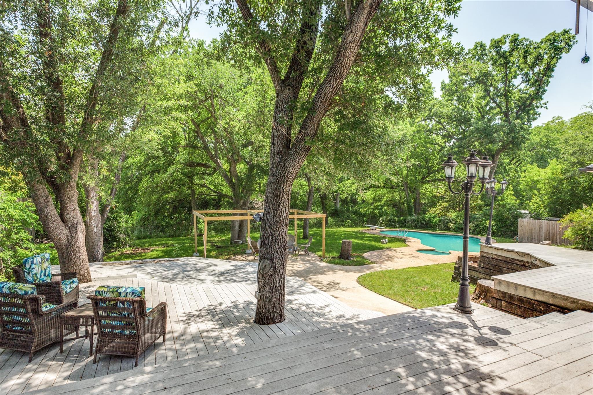 main property photo 28