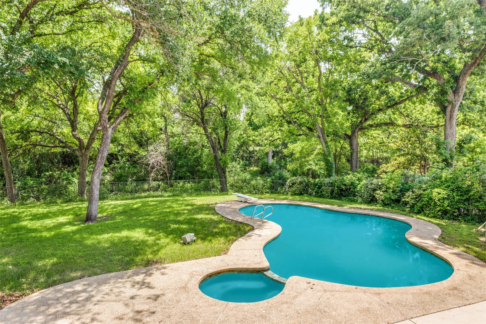 main property photo 30