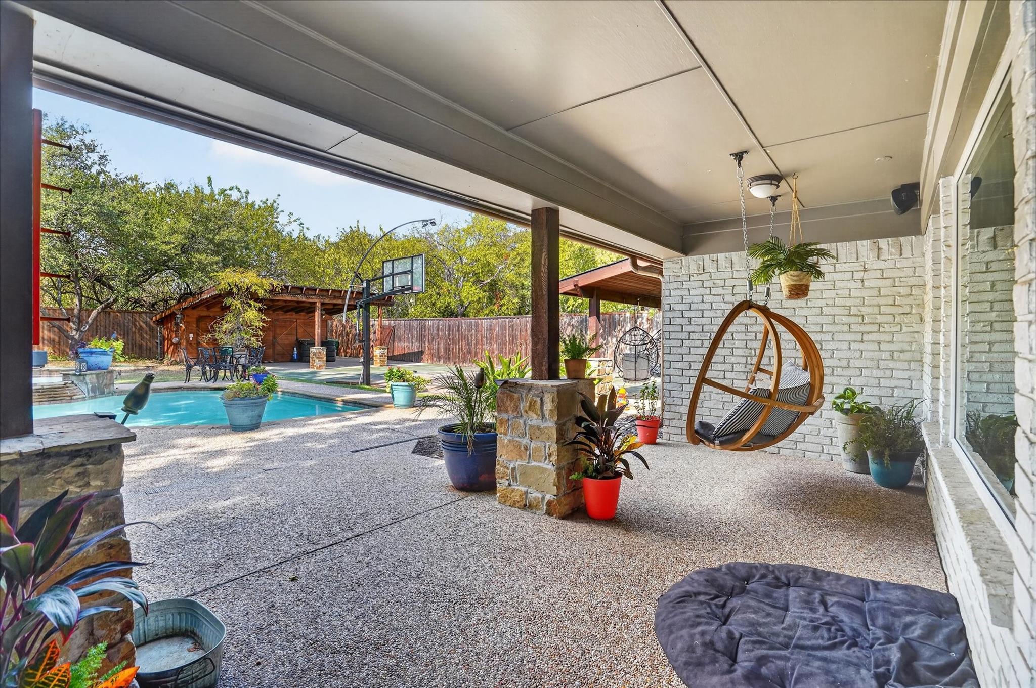 main property photo 30