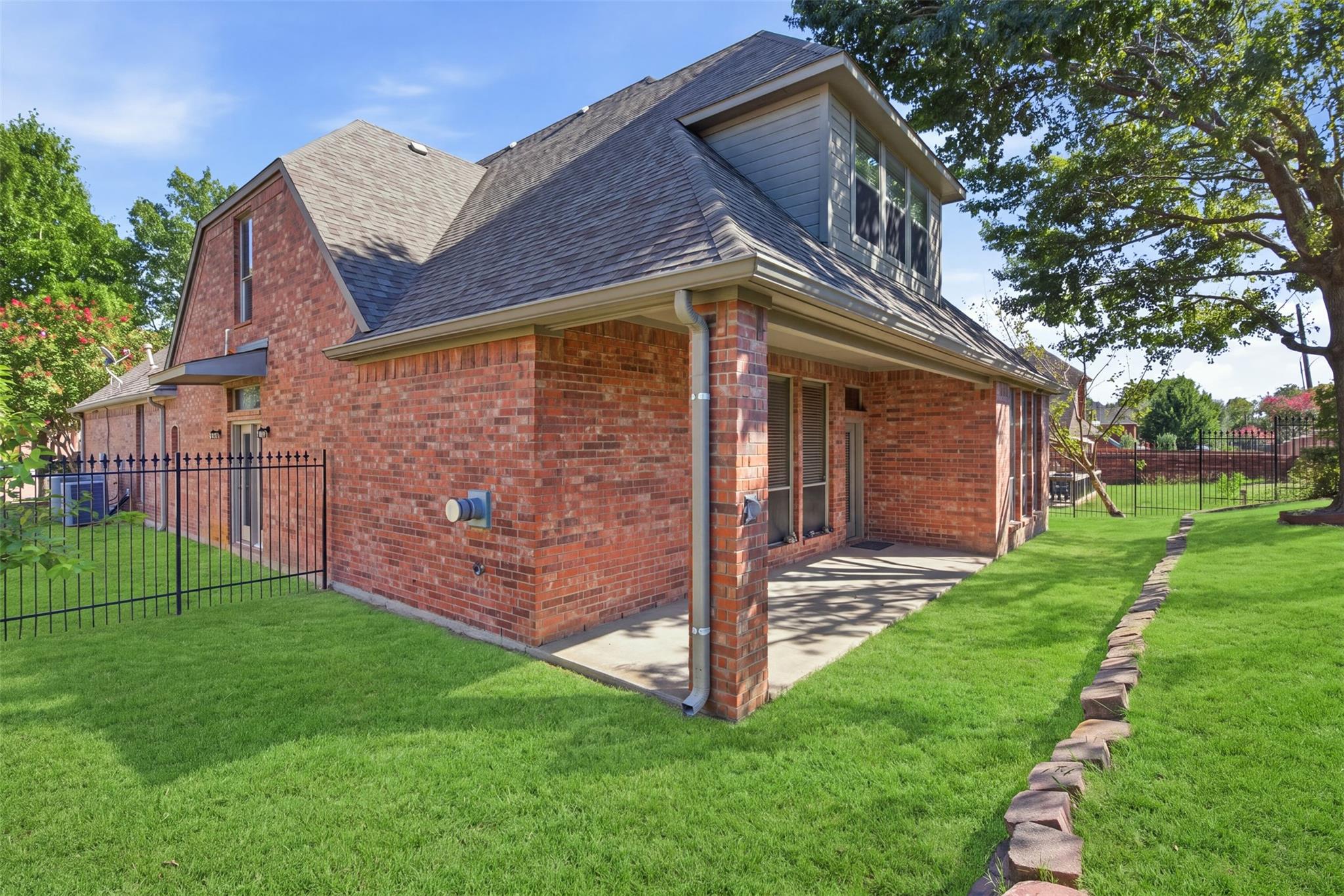 main property photo 5